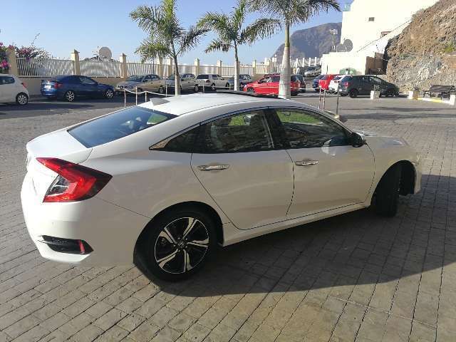 Honda Civic • 2018 • 80,000 km 2