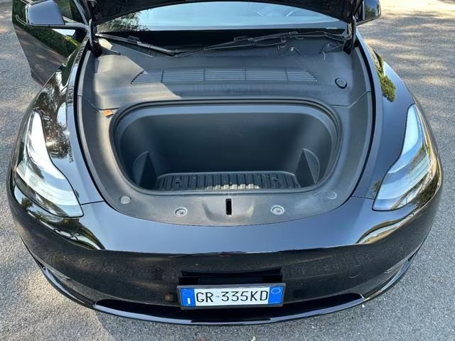Tesla Model Y • 2023 • 59,000 km 11