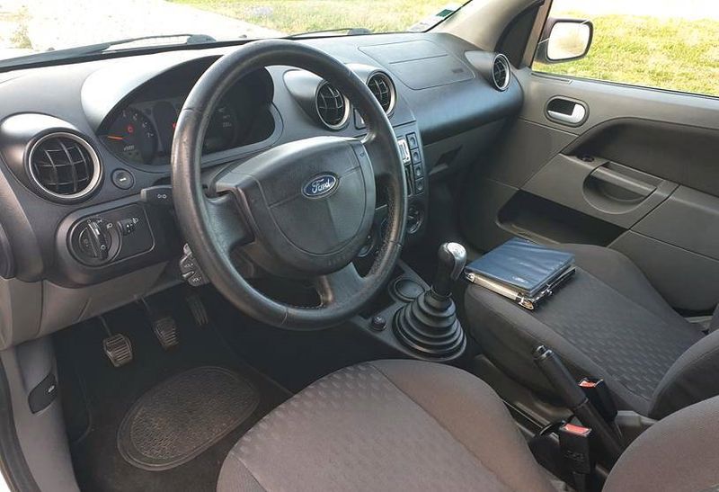 Ford Fiesta • 2003 • 170,000 km 7