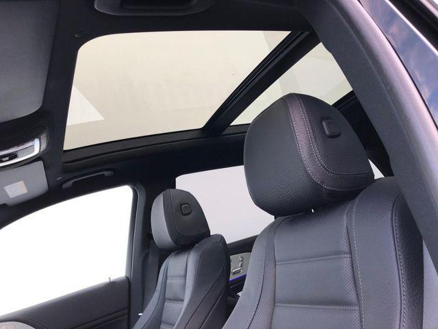 Mercedes-Benz GL • 2019 • 18,700 km 5