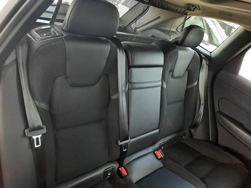 Volvo XC60 • 2019 • 35,000 km 4