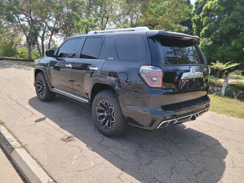 Toyota 4Runner • 2017 • 80,000 km 2