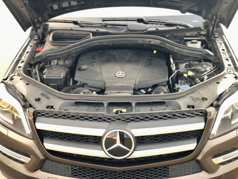 Mercedes-Benz GL • 2015 • 208,000 km 14