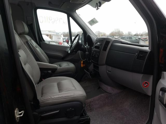 Mercedes-Benz 210 Van • 2012 • 54,392 km 9