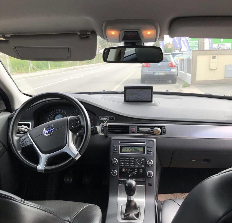 Volvo V70 • 2009 • 170,000 km 3