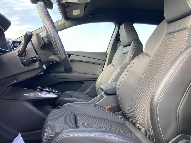 Audi Q3 • 2022 • 38,820 km 24