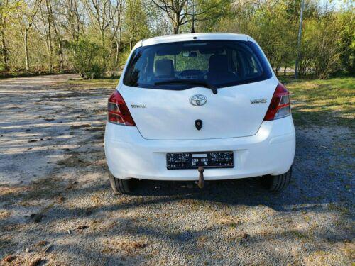 Toyota Yaris • 2010 • 85,000 km 1