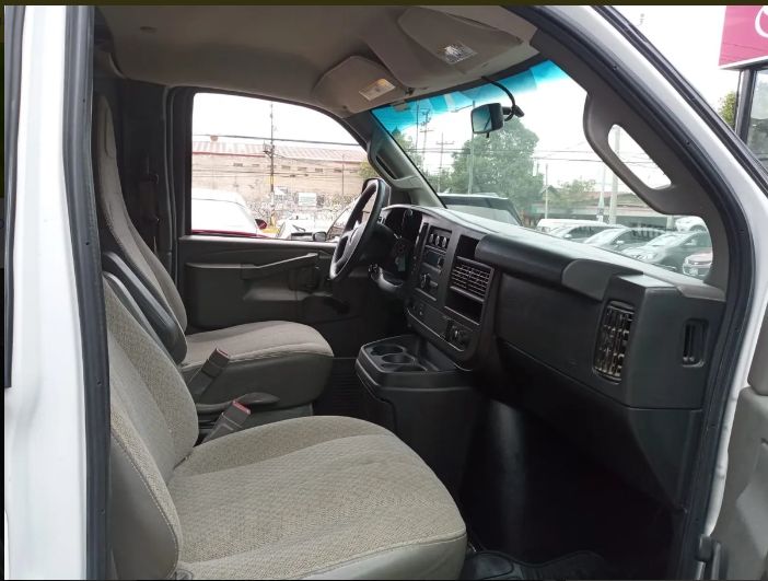 Chevrolet Express • 2019 • 80,000 km 8