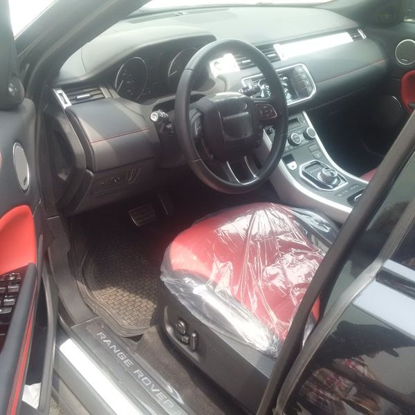 Land Rover Range Rover Velar • 2017 • 2 km 2