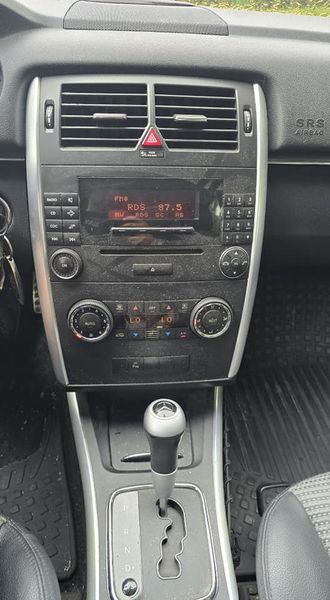 Mercedes-Benz 200 E • 2007 • 2,600 km 3