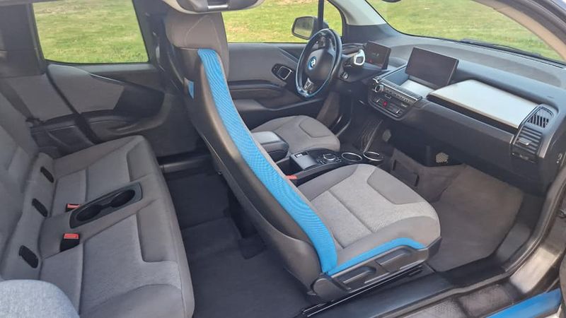 BMW i3 • 2017 • 105,000 km 6