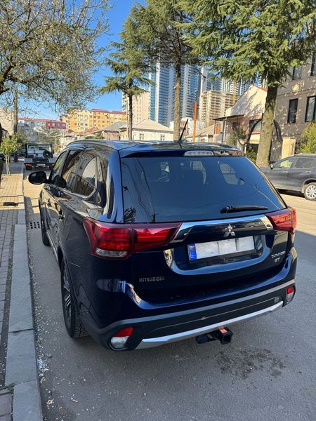 Mitsubishi Outlander • 2015 • 140,000 km 4