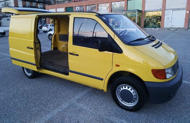 Mercedes-Benz 210 Van • 1999 • 280,000 km 4