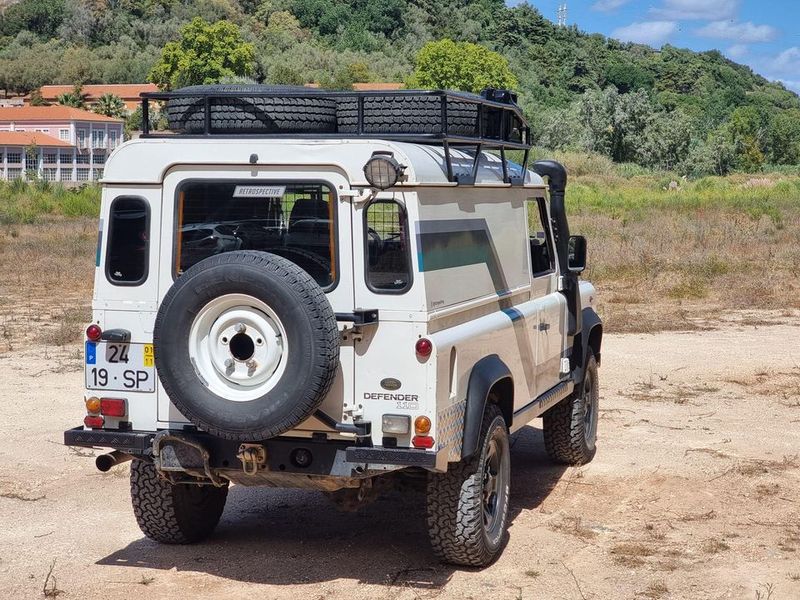 Land Rover Defender • 2001 • 213,000 km 4