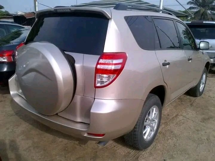 Toyota RAV4 • 2016 • 50,000 km 3