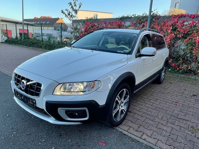 Volvo XC70 • 2013 • 135,763 km 1