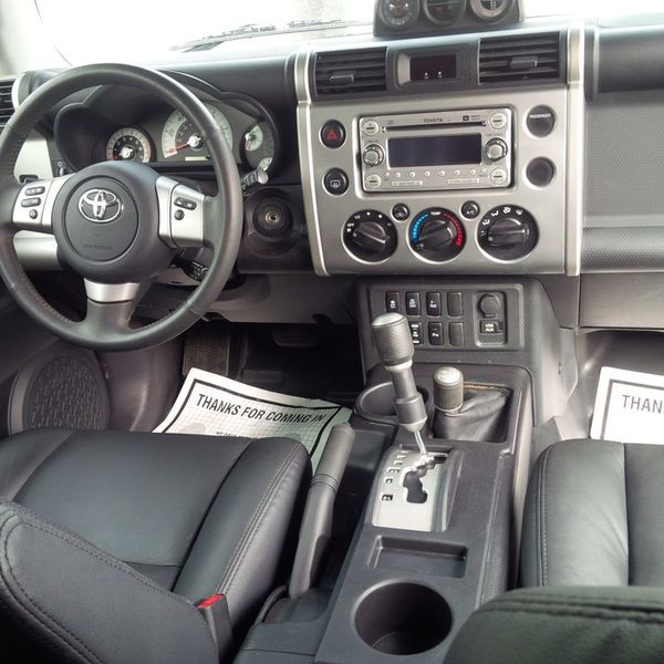 Toyota FJ Cruiser • 2012 • 2 km 3