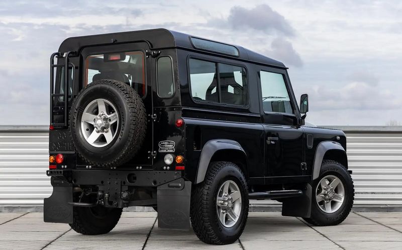 Land Rover Defender • 2012 • 83,000 km 4