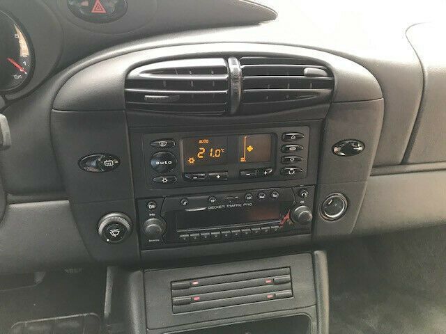 Porsche 968 • 1999 • 52,200 km 14