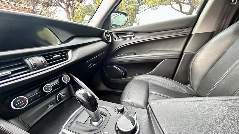 Alfa Romeo Stelvio • 2019 • 82,500 km 10