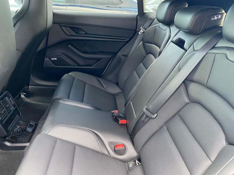 Porsche Taycan • 2021 • 38,990 km 6