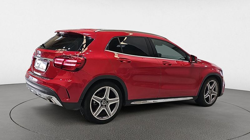 Mercedes-Benz GLA • 2018 • 120,000 km 3