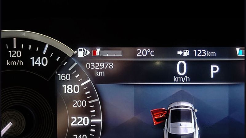 Jaguar E-PACE • 2021 • 32,978 km 11