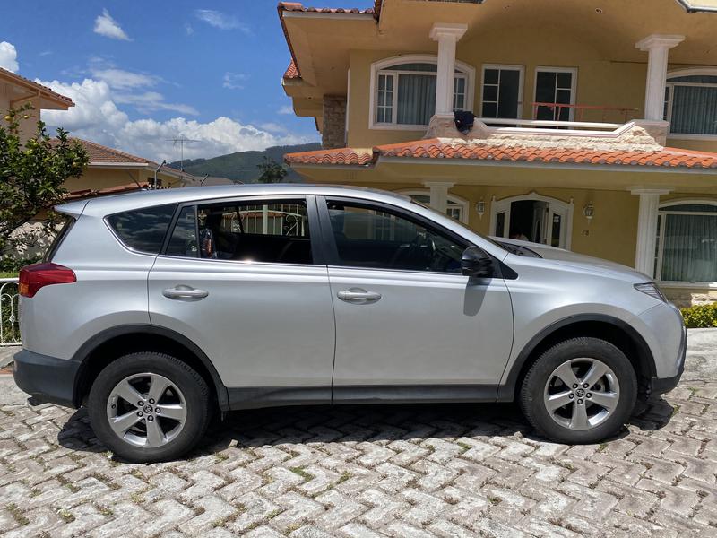 Toyota RAV4 • 2015 • 96,000 km 12