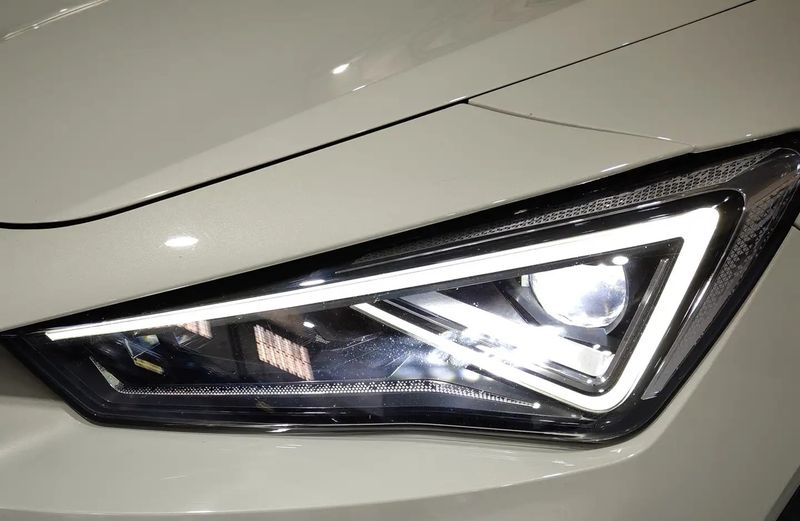 Seat Leon • 2022 • 71,558 km 10