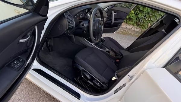 BMW 1 Series • 2009 • 220,100 km 3