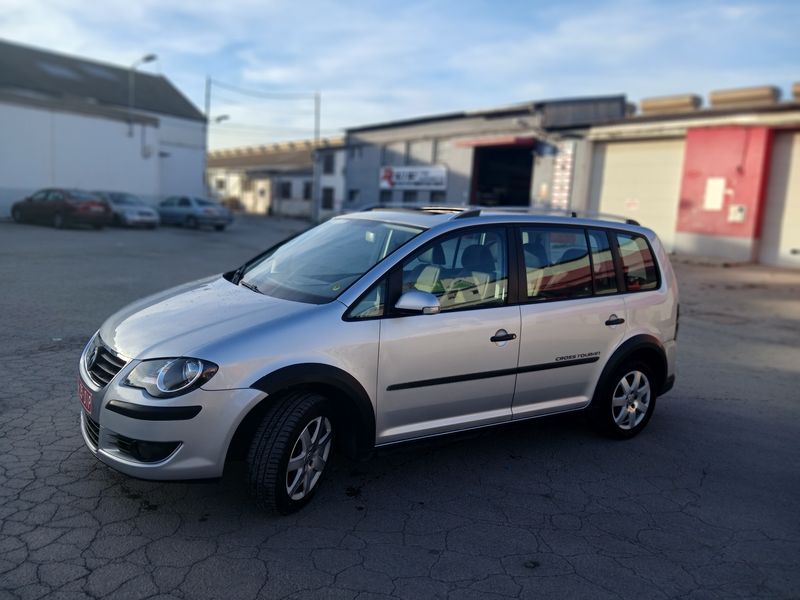 Volkswagen Touran • 2007 • 238,000 km 9