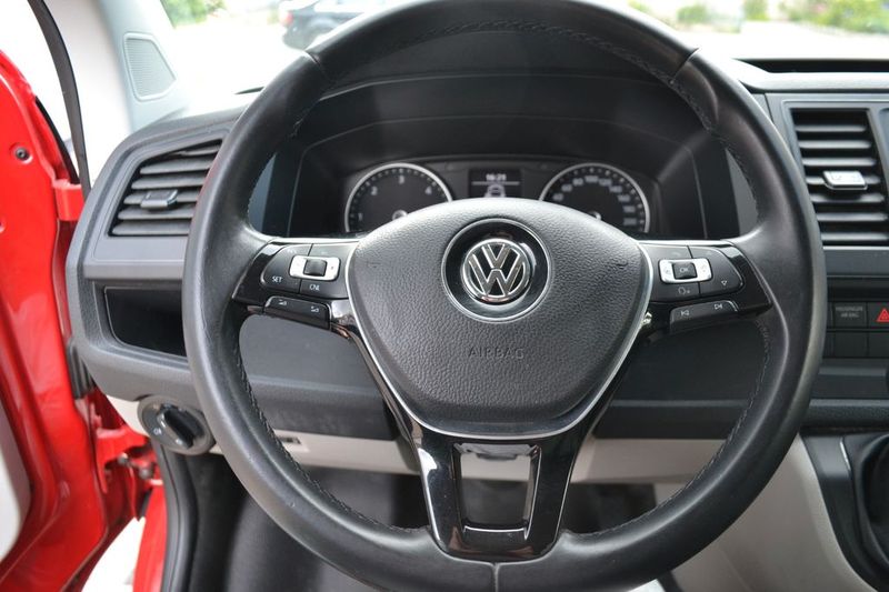 Volkswagen T5 Transporter Shuttle • 2017 • 88,000 km 9