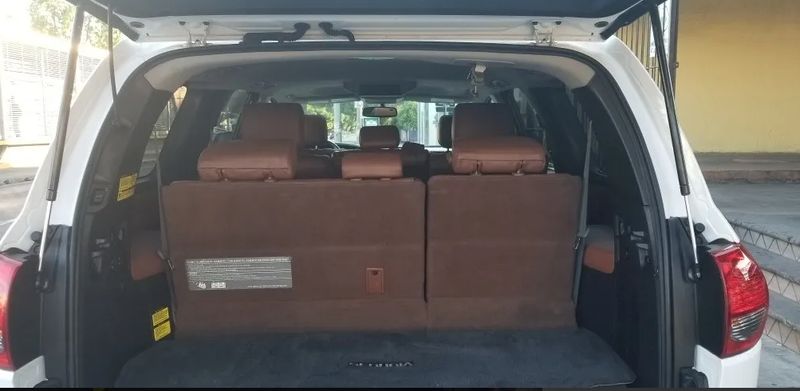 Toyota Sequoia • 2015 • 120,000 km 5