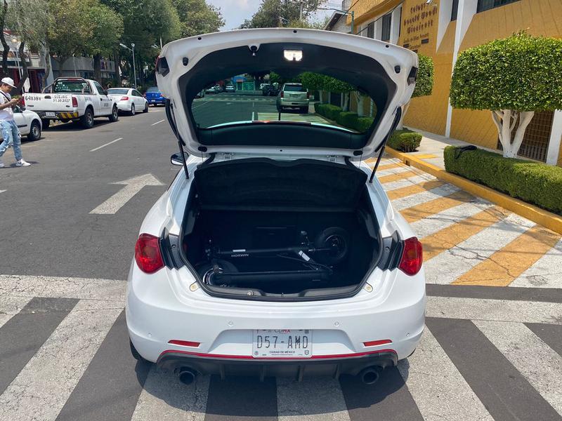 Alfa Romeo Giulietta • 2017 • 48,000 km 8