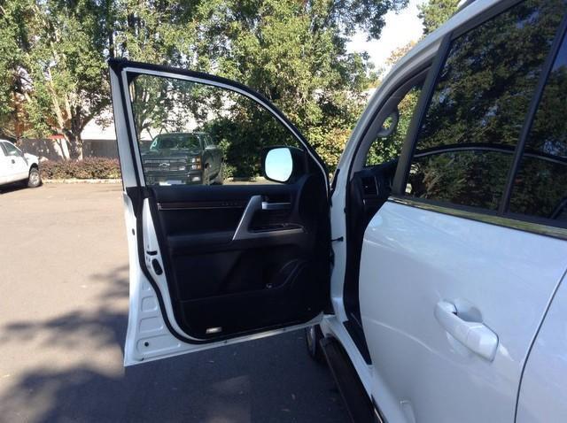 Toyota Land Cruiser • 2016 • 4,380 km 4