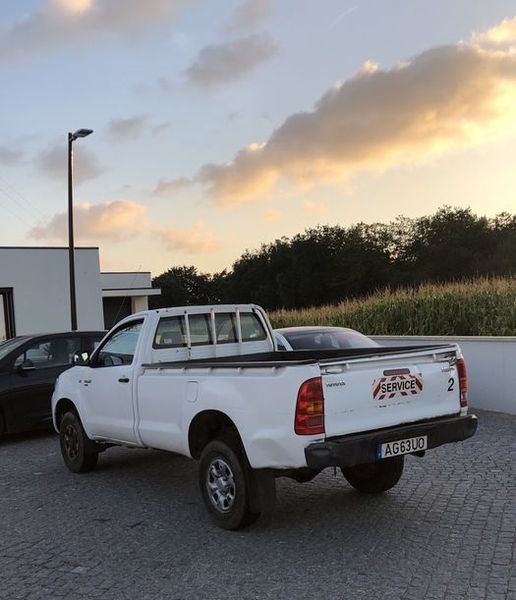 Toyota Hilux • 2009 • 240,000 km 3