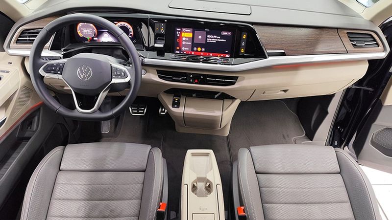 Volkswagen Multivan • 2024 • 3,979 km 5