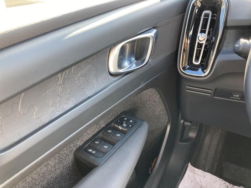 Volvo XC40 • 2023 • 16,708 km 17