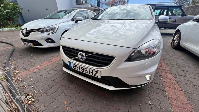 Volvo V40 • 2014 • 114,000 km 3