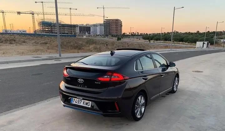 Hyundai Ioniq Electric • 2018 • 92,000 km 5
