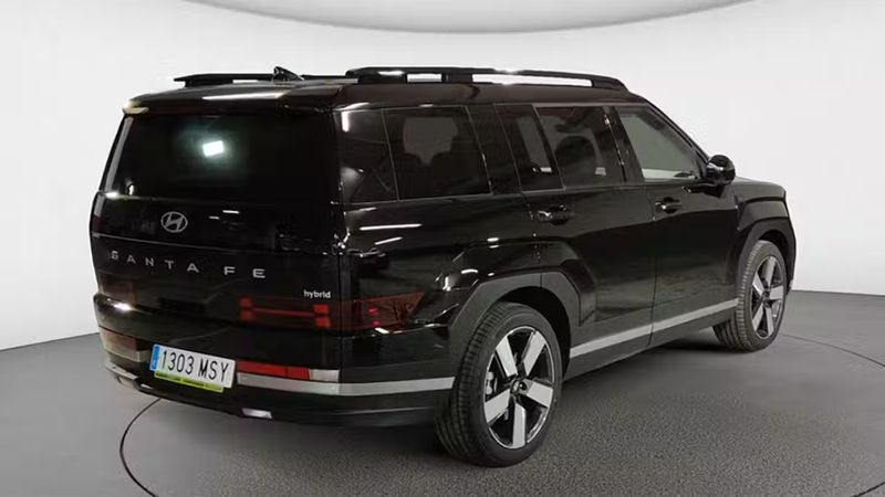 Hyundai Santa Fe • 2024 • 6,350 km 3