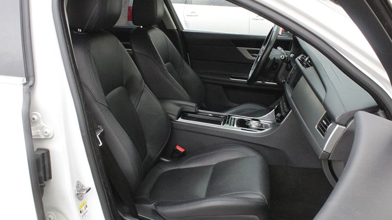 Jaguar XF • 2017 • 73,555 km 12