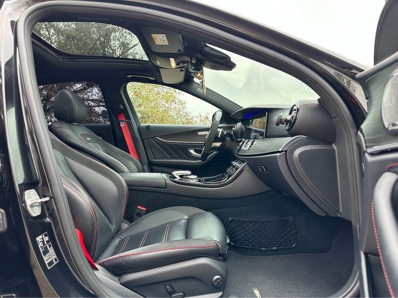 Mercedes-Benz E-Class • 2017 • 112,000 km 3