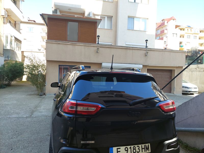 Jeep Cherokee • 2016 • 235,000 km 2