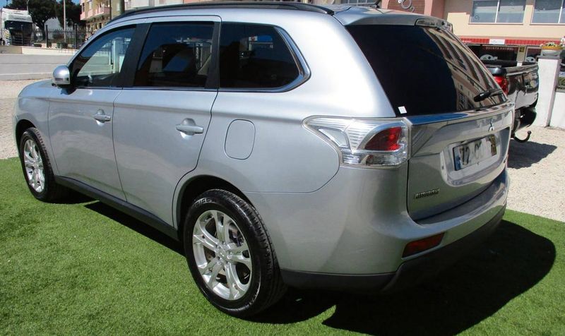 Mitsubishi Outlander • 2013 • 180,000 km 4
