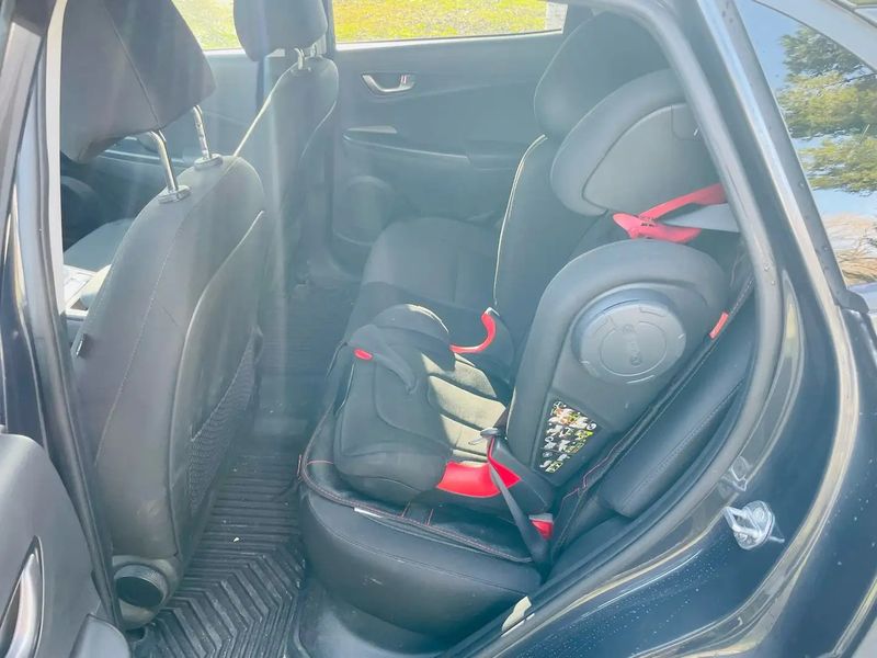 Hyundai Kona • 2022 • 37,200 km 2