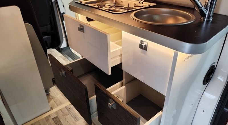 Volkswagen California • 2023 • 48,000 km 10