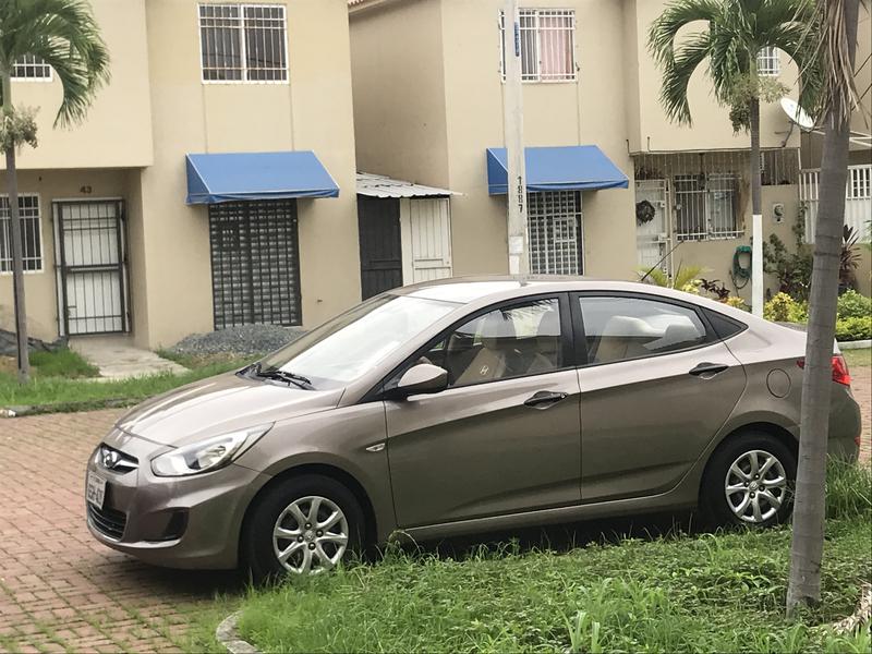 Hyundai Accent • 2013 • 94,500 km 3