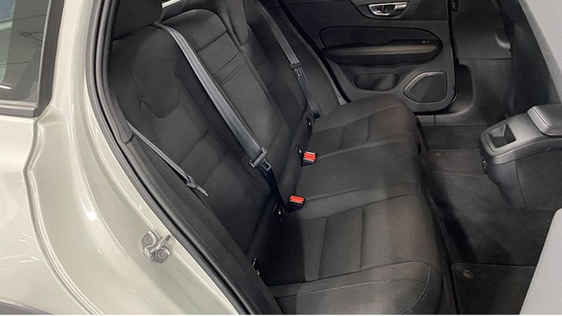 Volvo V60 • 2021 • 40,725 km 4