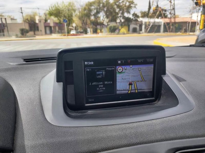 Renault Fluence • 2014 • 120,000 km 12